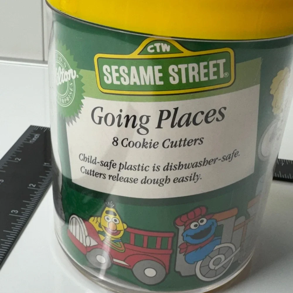 Wilton Sesame‎ Street Going Places 8 Cookie Cutters Elmo Big Bird Cookie Baking